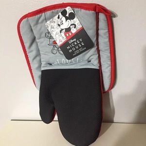 Mickey Mouse oven mitt set, NWT